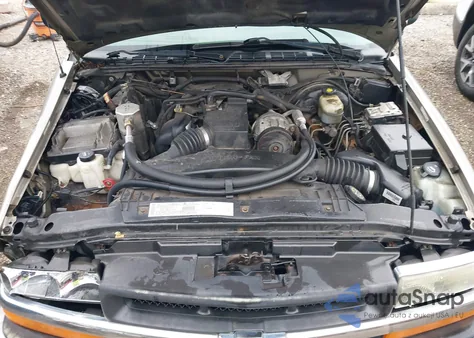 2002 Chevrolet S-10 Ls из США, поврежденный, VIN 1GCCS145928229624